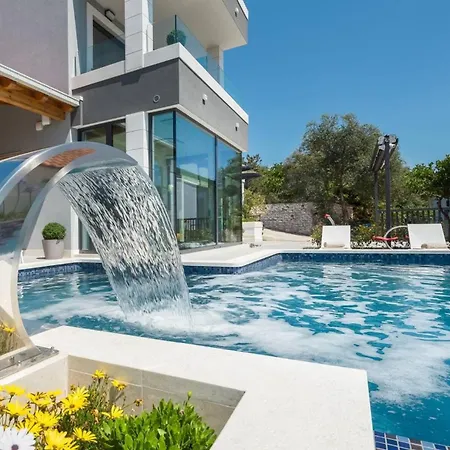 Villa Luxury Seafront Blue Heaven Ciovo With Pool *