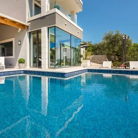 Luxury Seafront Blue Heaven Ciovo With Pool Villa