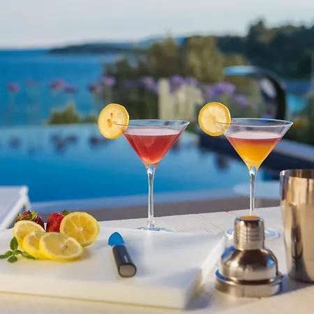 Villa Luxury Seafront Blue Heaven Ciovo With Pool *