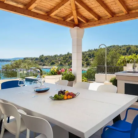 Luxury Seafront Blue Heaven Ciovo With Pool * تروغير